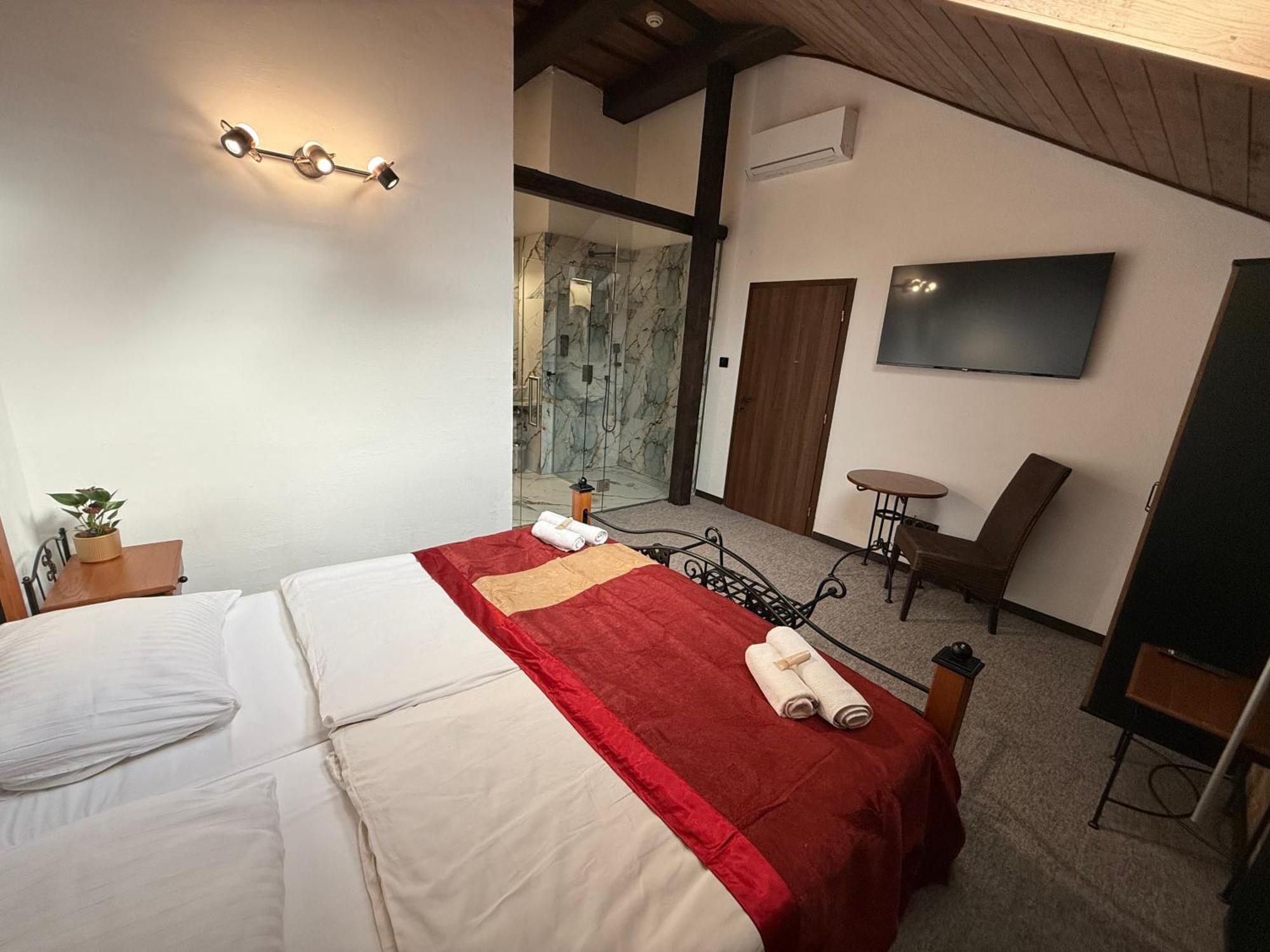 Hotel Plzensky Dvur Frýdek-Místek Exteriér fotografie