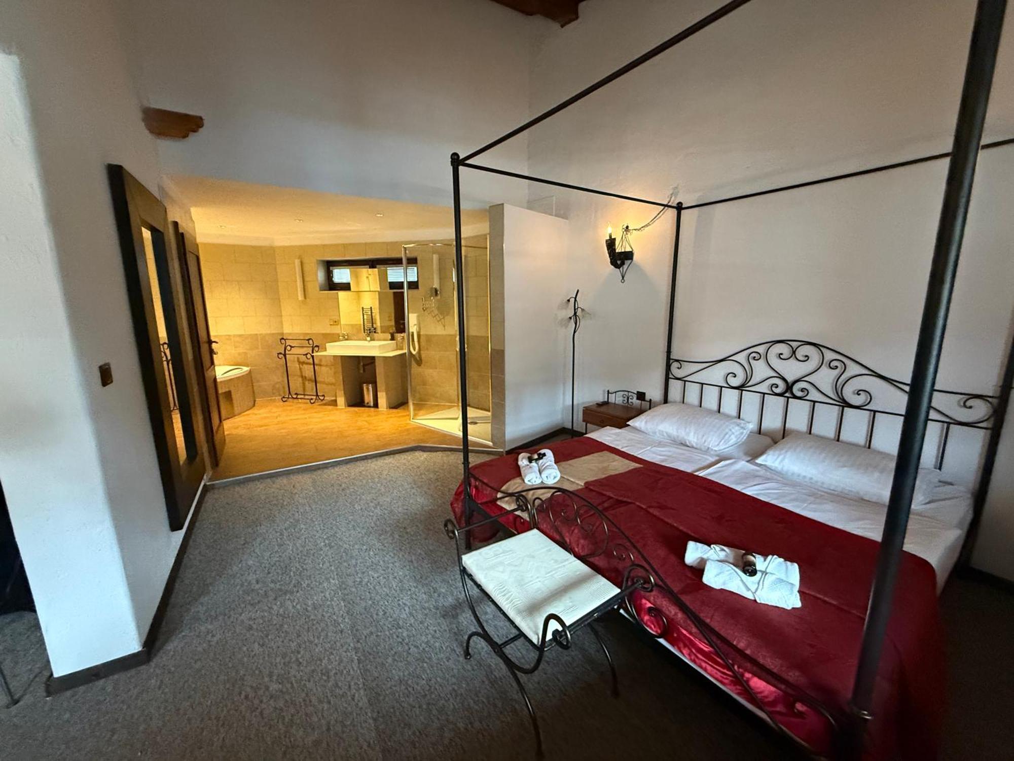 Hotel Plzensky Dvur Frýdek-Místek Exteriér fotografie