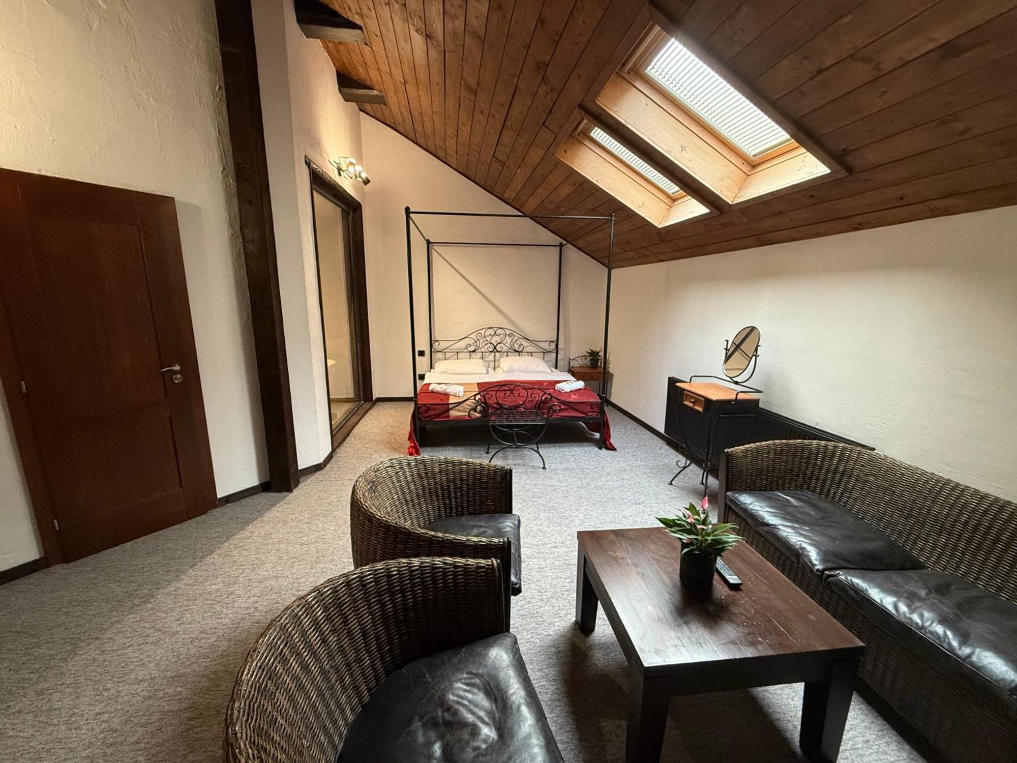 Hotel Plzensky Dvur Frýdek-Místek Exteriér fotografie